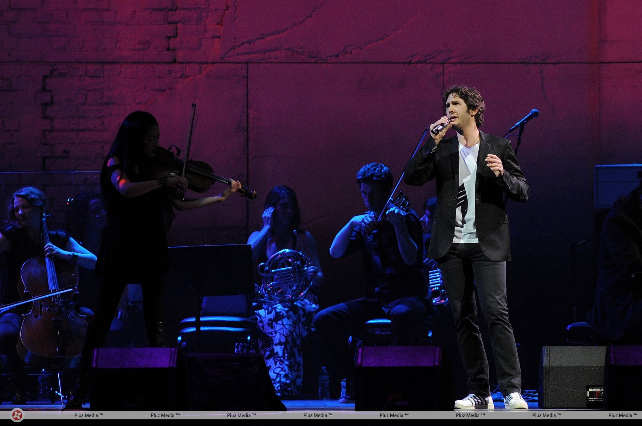 Josh Groban performs during the 'Straight To You Tour 2011' | Picture 111122